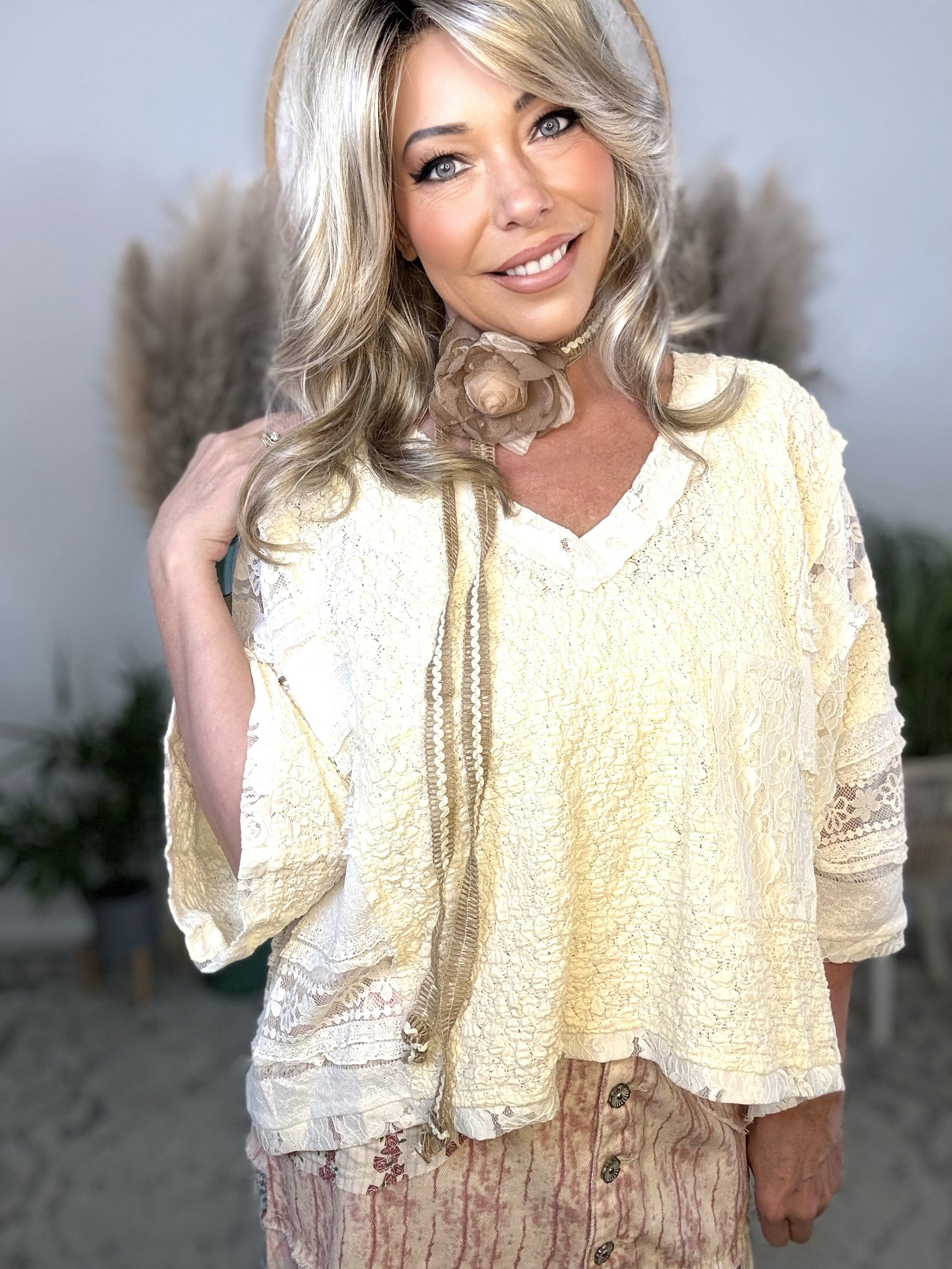 Sculpted Rose Belt-Taupe