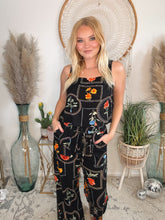 Load image into Gallery viewer, Summer In Capri Top and Pants Set
