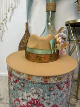 Load image into Gallery viewer, Birds Of A Feather Wide Brim Hat
